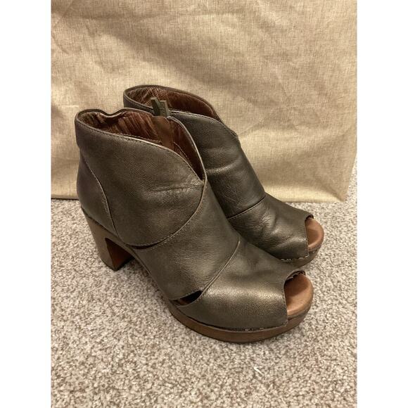 Dansko Women's Delphina Peep Toe Bootie in Aged Bronze Metallic, sz 37 - Picture 3 of 9